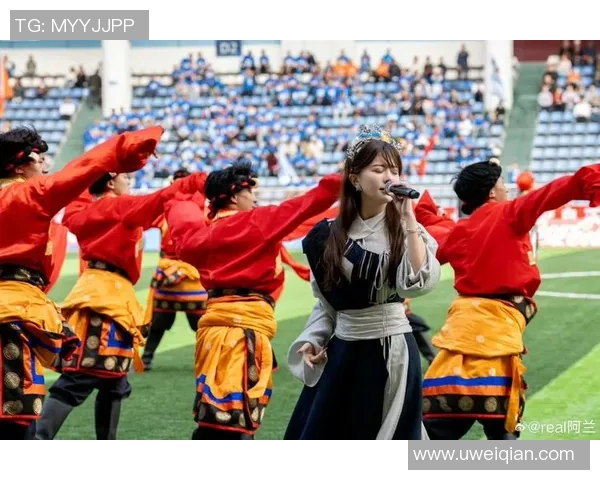 穿藏装亮相的足球球星揭秘 他们为何选择展示民族文化的魅力