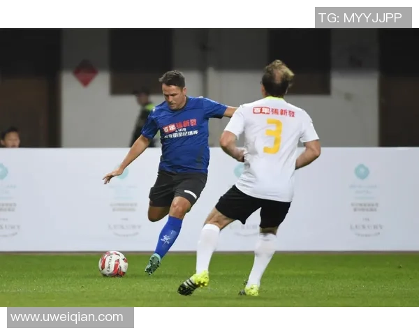 《球场传奇：足球明星化身动画英雄的精彩对决与成长故事》